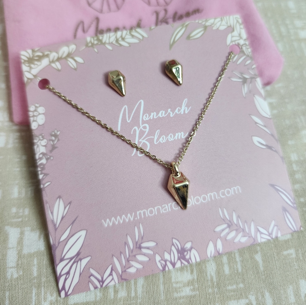 Monarch Bloom Gold Tone Diamond Shape Earring and Necklace Set NWT